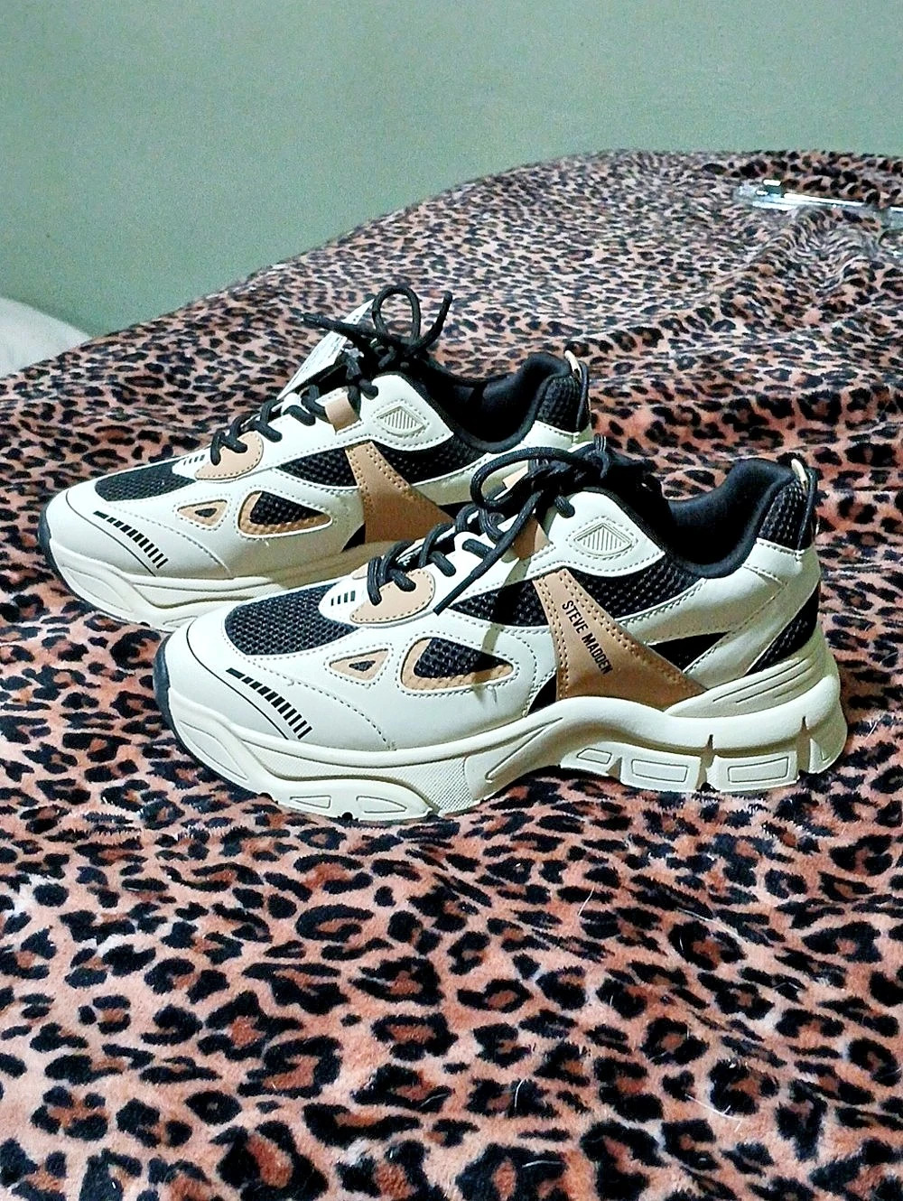 Steve Madden Clydie Platform Sneakers Cream, Black & Tan 9.5 Fit Like A 8.5.